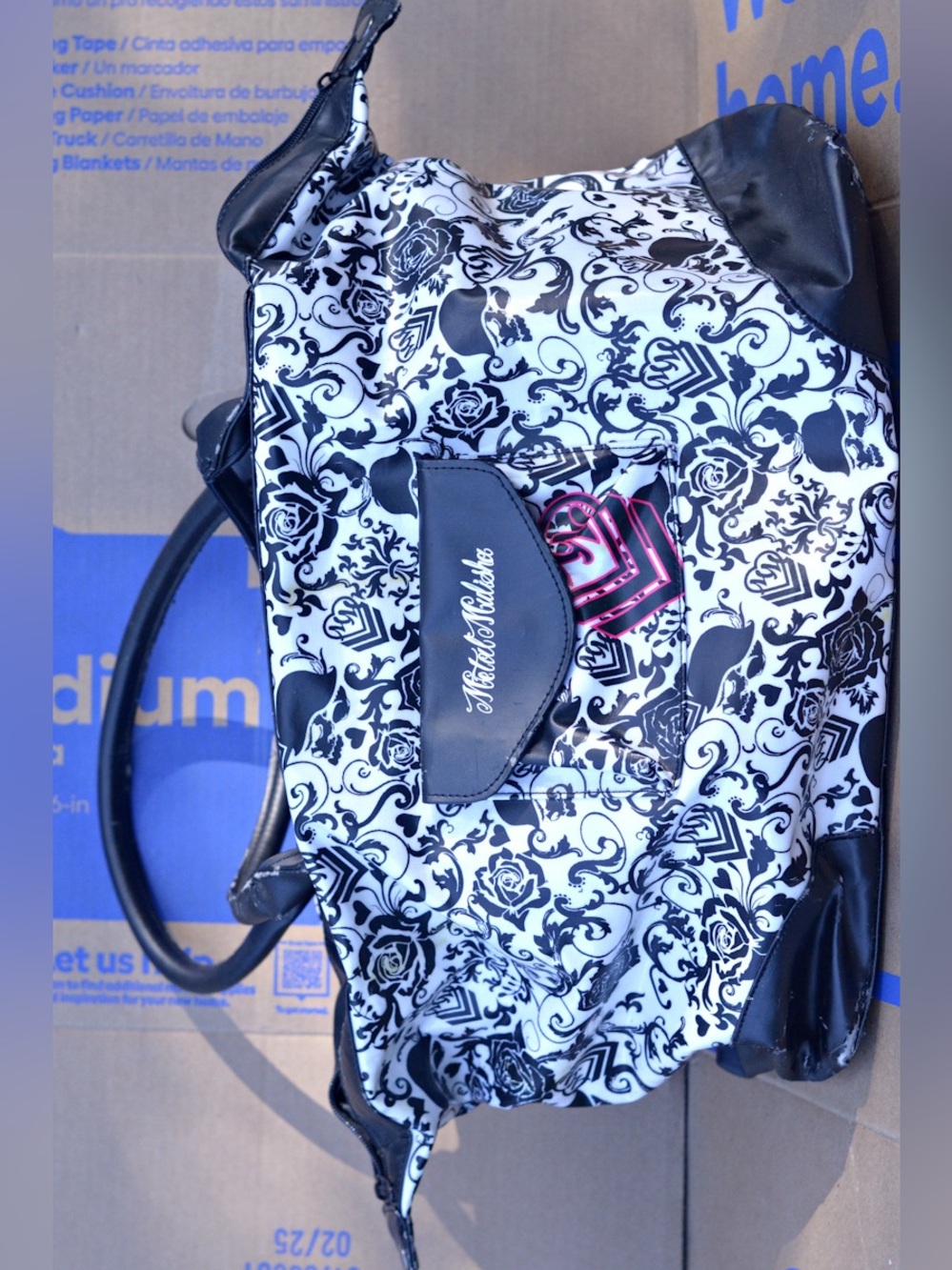 Metal Mulisha Floral Shoulder Bag in Black & White